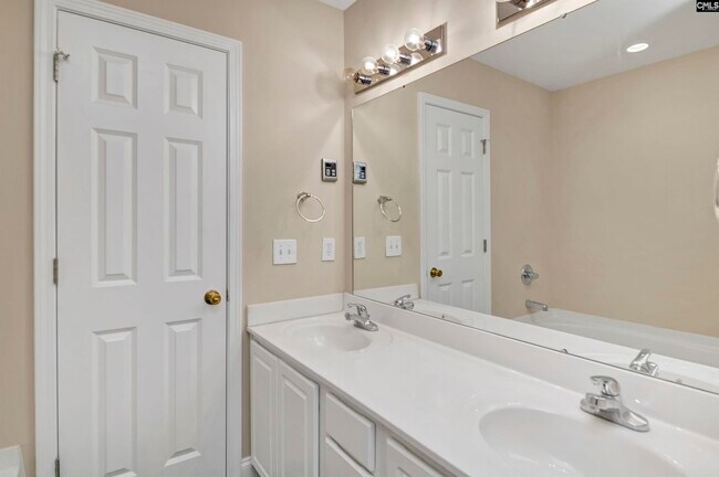 Building Photo - 304 Hampton Forest Drive