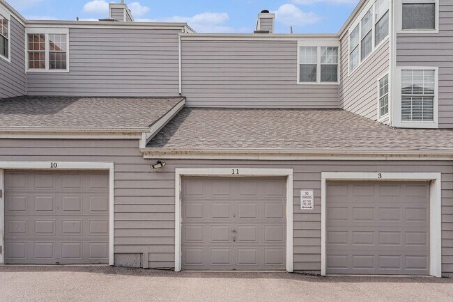 Building Photo - Lake Views in the City! **Move-In Special**