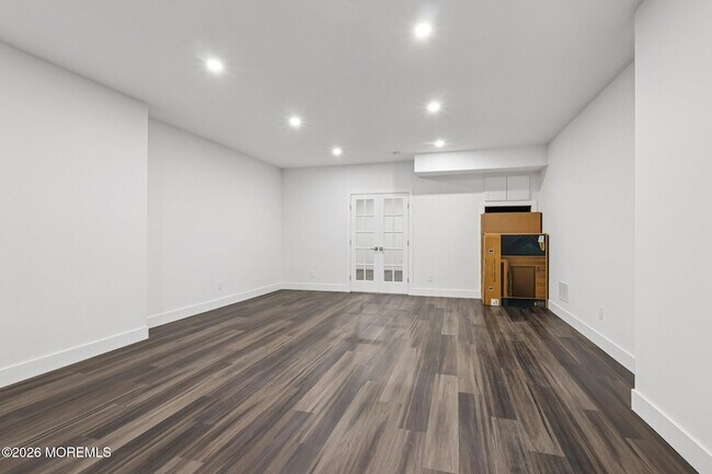 Building Photo - 2 Dogleg Ln