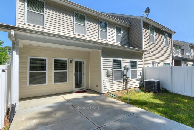 Building Photo - Big & Nice 3Br/2.5Bth Townhome in Steele C...