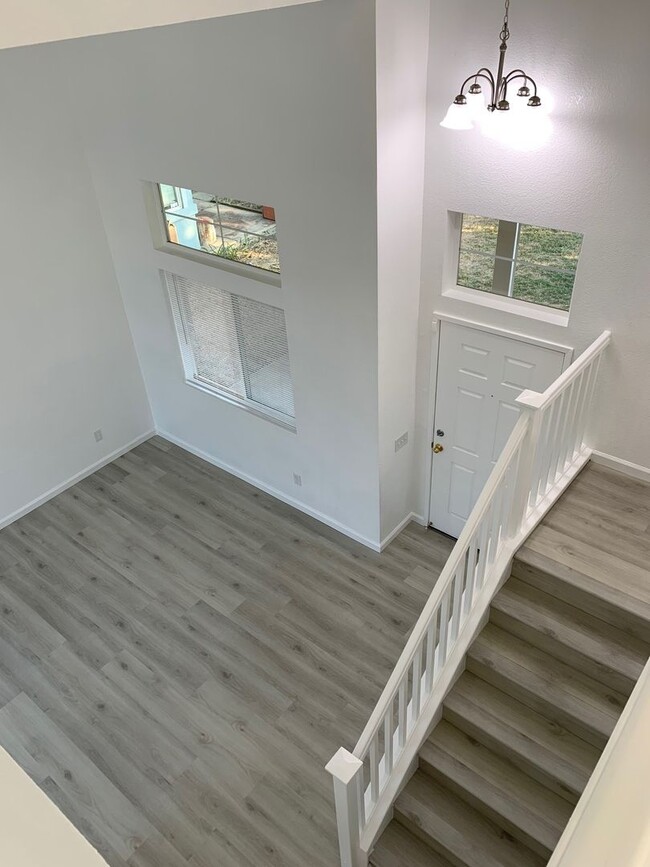 Building Photo - Full remodeled 4 bedroom 3 Bathroom home