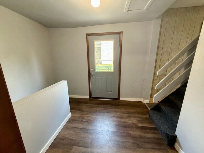 Building Photo - 3 Bed 1 Bath Single Family Home in Wausau - End Of Year Special: HALF OFF DEPOSIT!