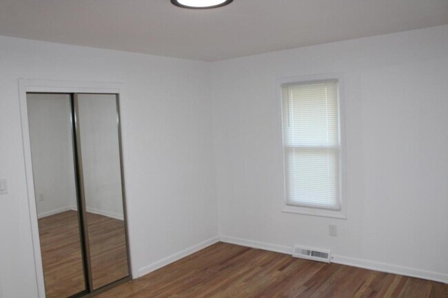 Building Photo - 4926 Haskell Ave