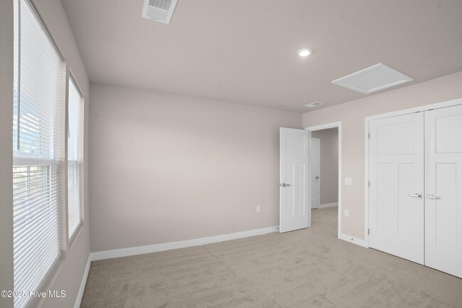 Building Photo - 3111 Edgehill Dr