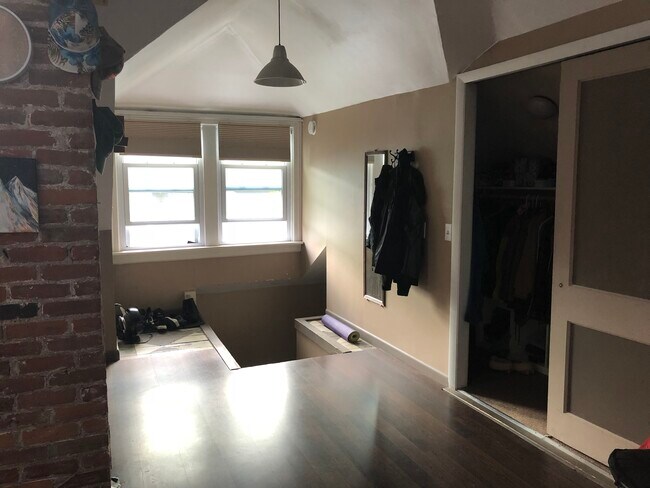 Building Photo - 179 Whitman Ave