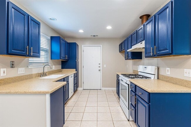 Building Photo - 12914 Pegasus St