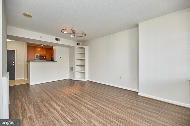 Building Photo - 851 N Glebe Rd