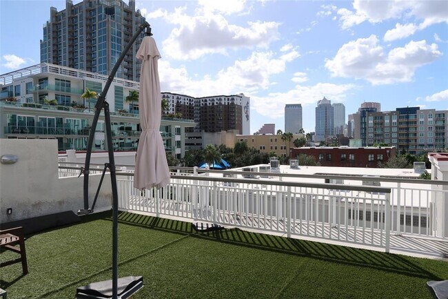 Building Photo - 1002 Channelside Dr