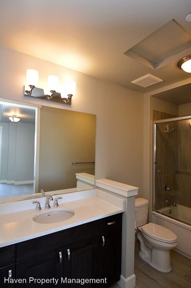 Building Photo - 1 br, 2 bath House - 5105 Grand Loop #109