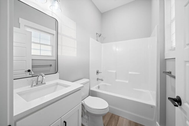 Building Photo - Gorgeous 3 Story 4 Bedroom Pet Friendly Home For Rent!