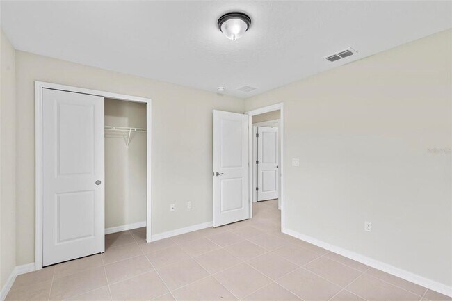 Building Photo - 11 Buffalo Grove Dr