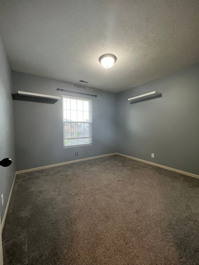 Building Photo - Must See Elkhorn Home!!