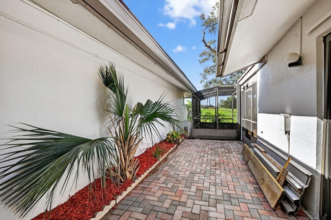 Building Photo - 661 Hollows Cir