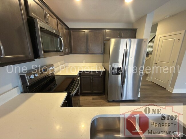 Building Photo - 3 Bedroom / 2.5 Bathroom Townhome in Louisburg, KS!