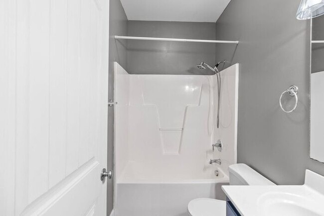 Building Photo - 720 Camwheel Dr