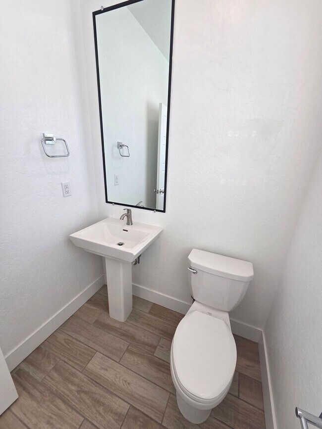 Building Photo - Beautiful 3 Bedroom 2.5 Bath Home in Gated Community
