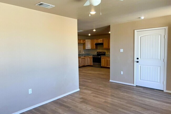 Building Photo - 1507 E 14th St