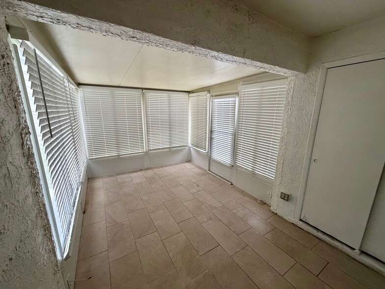 Florida Room - 2852 Stillwell Ct