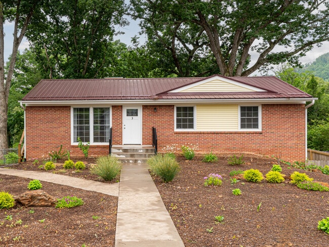 Building Photo - 3 Southwicke Ct