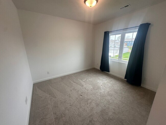 Building Photo - Home For Rent Papillion
