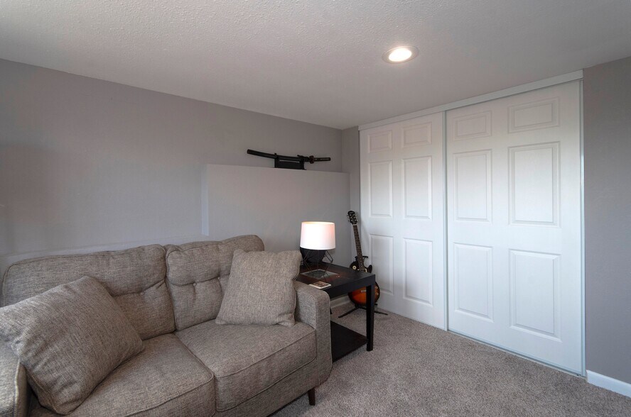 Building Photo - 6965 Sugar Creek Cir