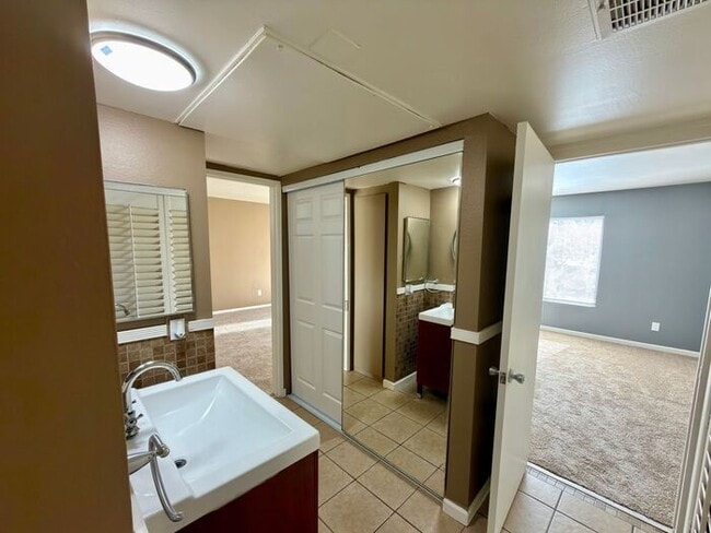 Building Photo - Just Got Renovated !!!! Imagine This....One-Bedroom Rental Offering More Space, More Comfort, Mor...