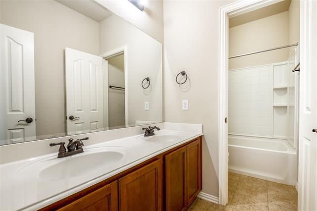 Building Photo - 707 Crestridge Cir