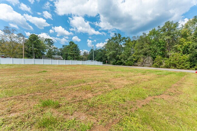 Building Photo - 523 Landing Ave