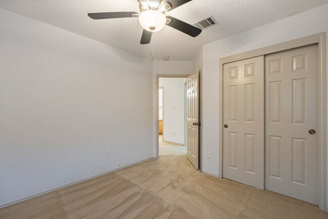 Building Photo - Beautiful North Austin Home