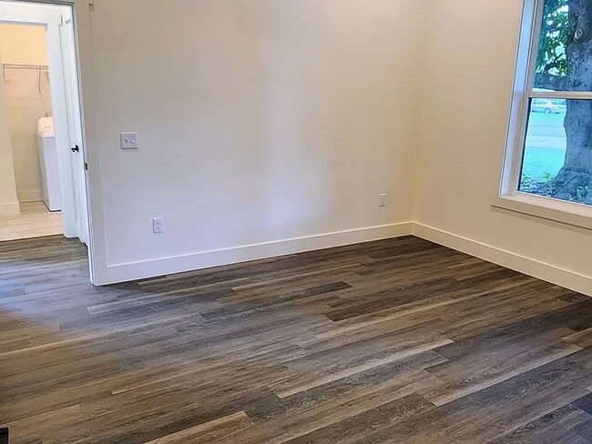 Building Photo - Bright & Modern Newly Built Home!!