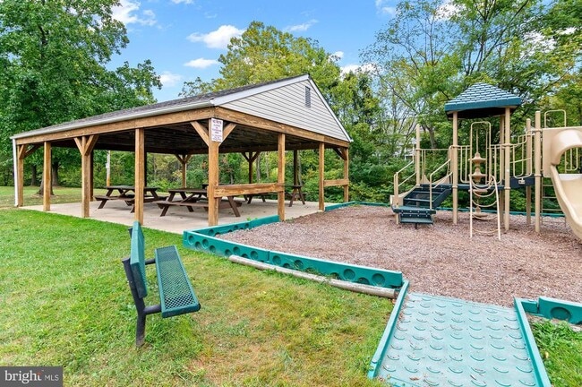 Building Photo - 689 Clearview Ave