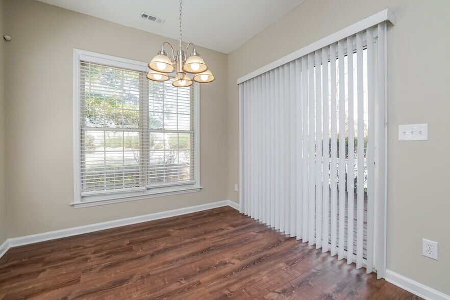 Building Photo - 1969 Shadow Glen Dr