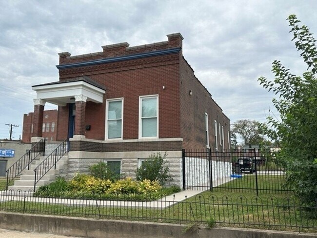 Building Photo - 4459 Swan Ave - Sassafras