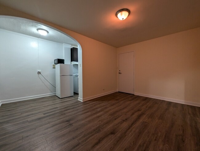 Building Photo - 5417 N Kenmore Ave
