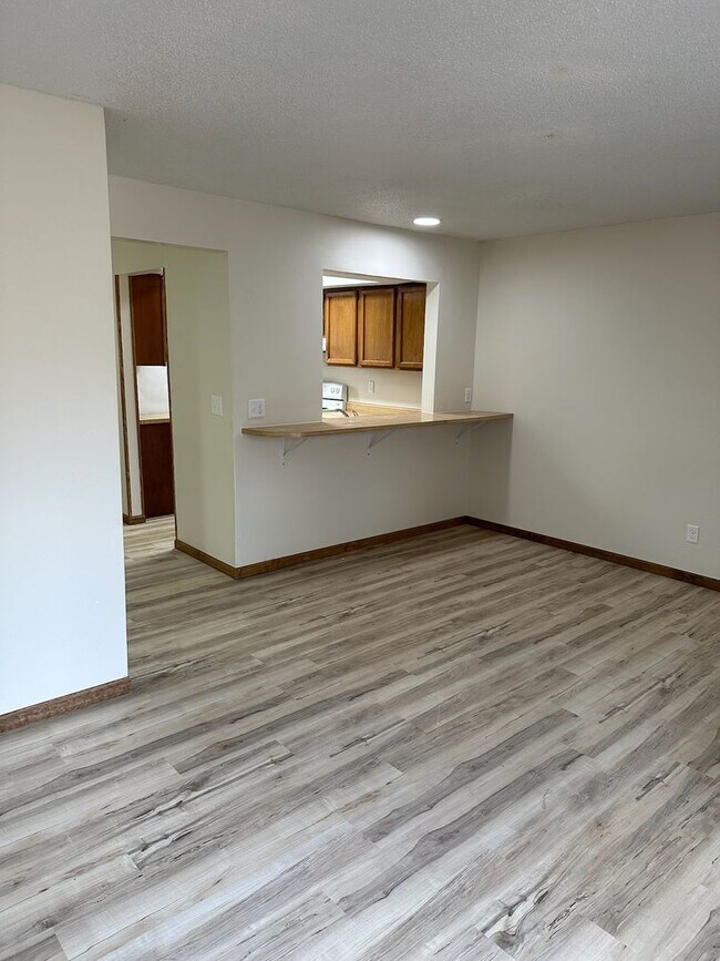 Building Photo - 3 bedroom, 3.5 bathroom, remodeled Southside townhome