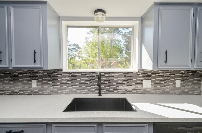 Building Photo - 48 Artesia
