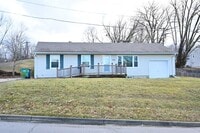 Building Photo - Cute 3-bedroom, 1 bath home with basement!