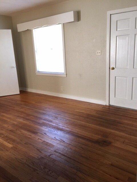 Building Photo - Midtown 2/1 Garage