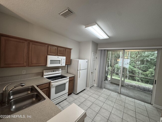 Building Photo - 8428 Thornbush Ct