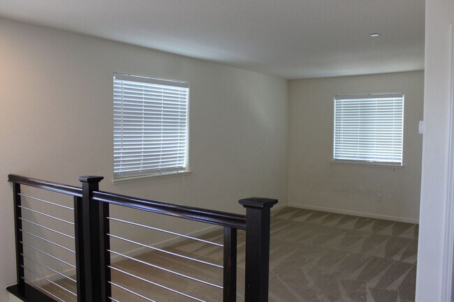 Building Photo - 1280 Cornell Dr