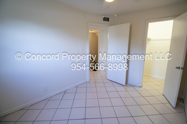Building Photo - ASK ABOUT OUR SPECIALS! 2/1.5 Townhouse St...