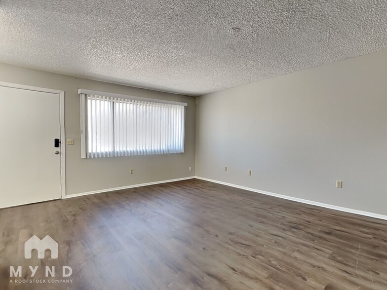 Primary Photo - 8125 N 33rd Dr