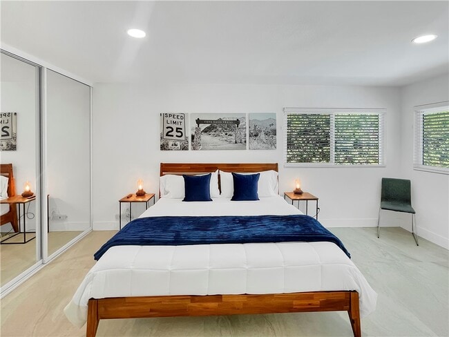 Building Photo - 54905 Avenida Diaz