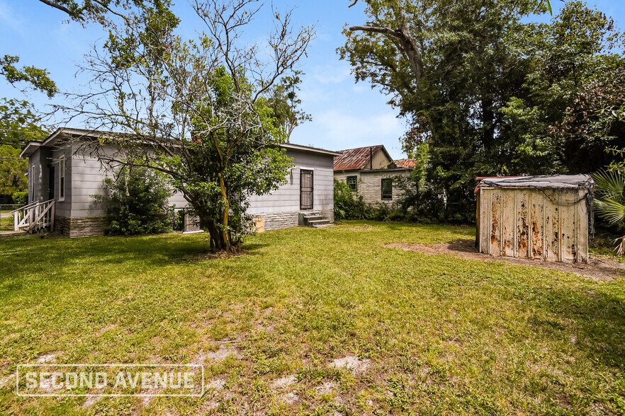 Building Photo - 1740 W 10th St