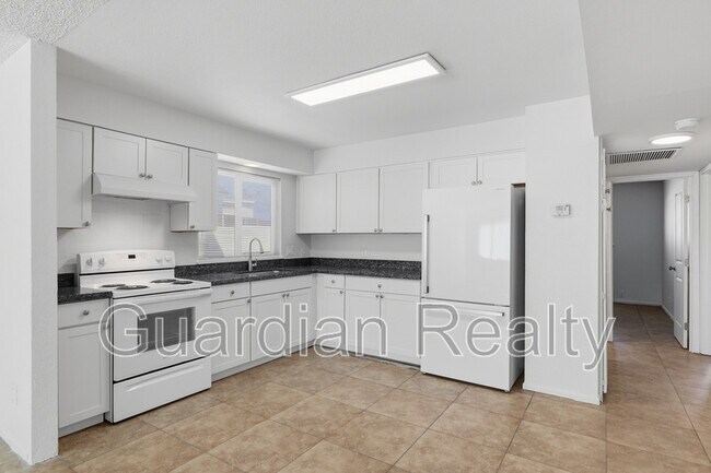 Building Photo - 801 N Major Ave