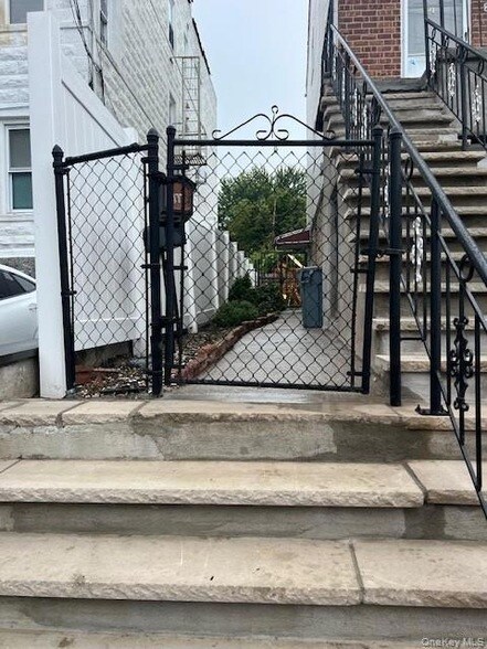 Primary Photo - 41 Spruce St
