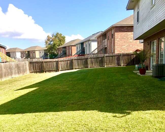 Building Photo - 5806 Redstone Dr