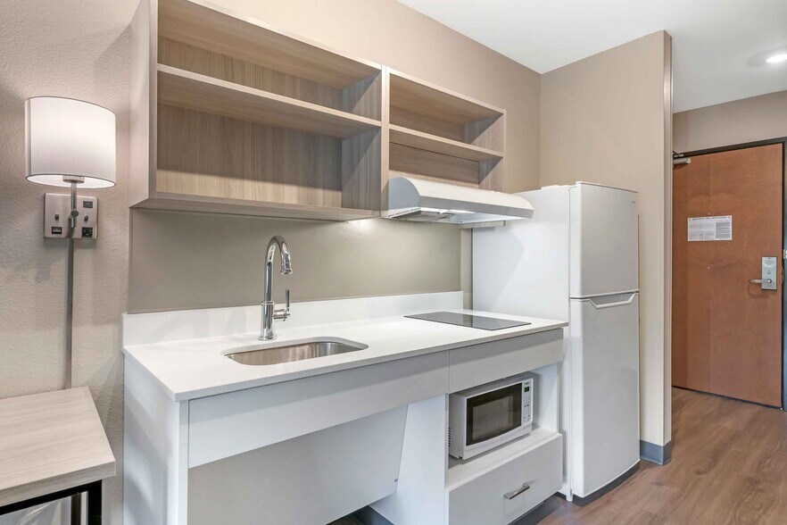 Building Photo - Furnished Studio-Wildwood