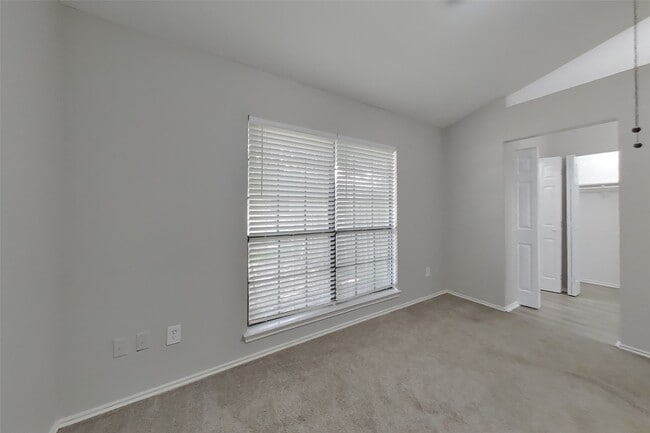 Building Photo - 7811 Bluff Trail Dr