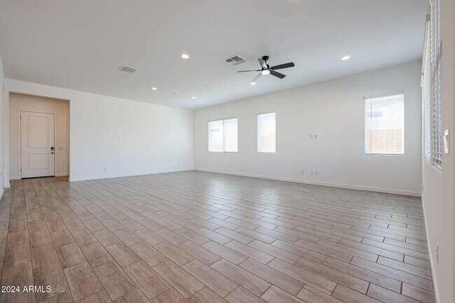 Building Photo - 7702 W Jackrabbit Ln